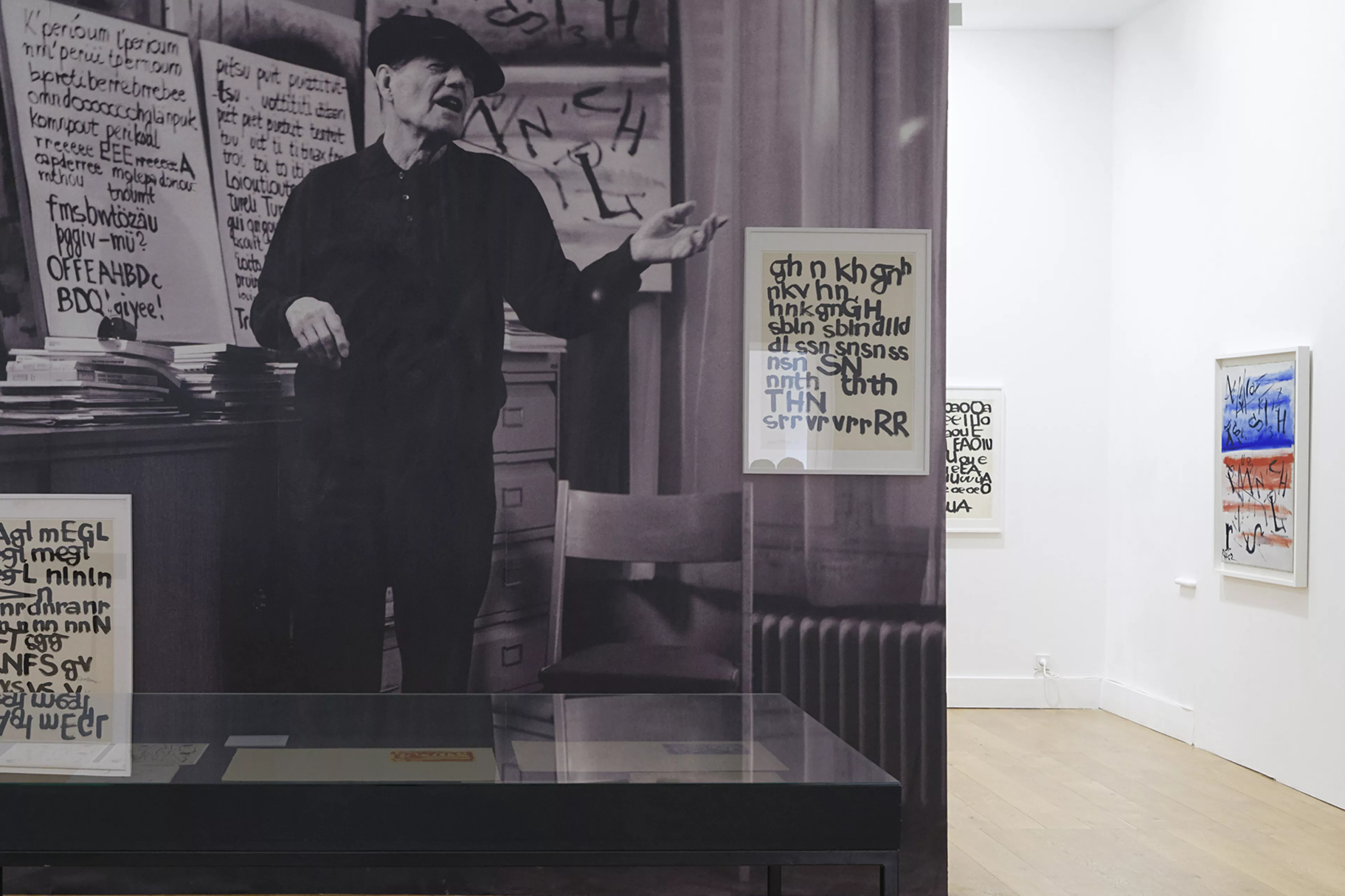 Vue de l'exposition Raoul Hausmann et les poésies expérimentales Européennes