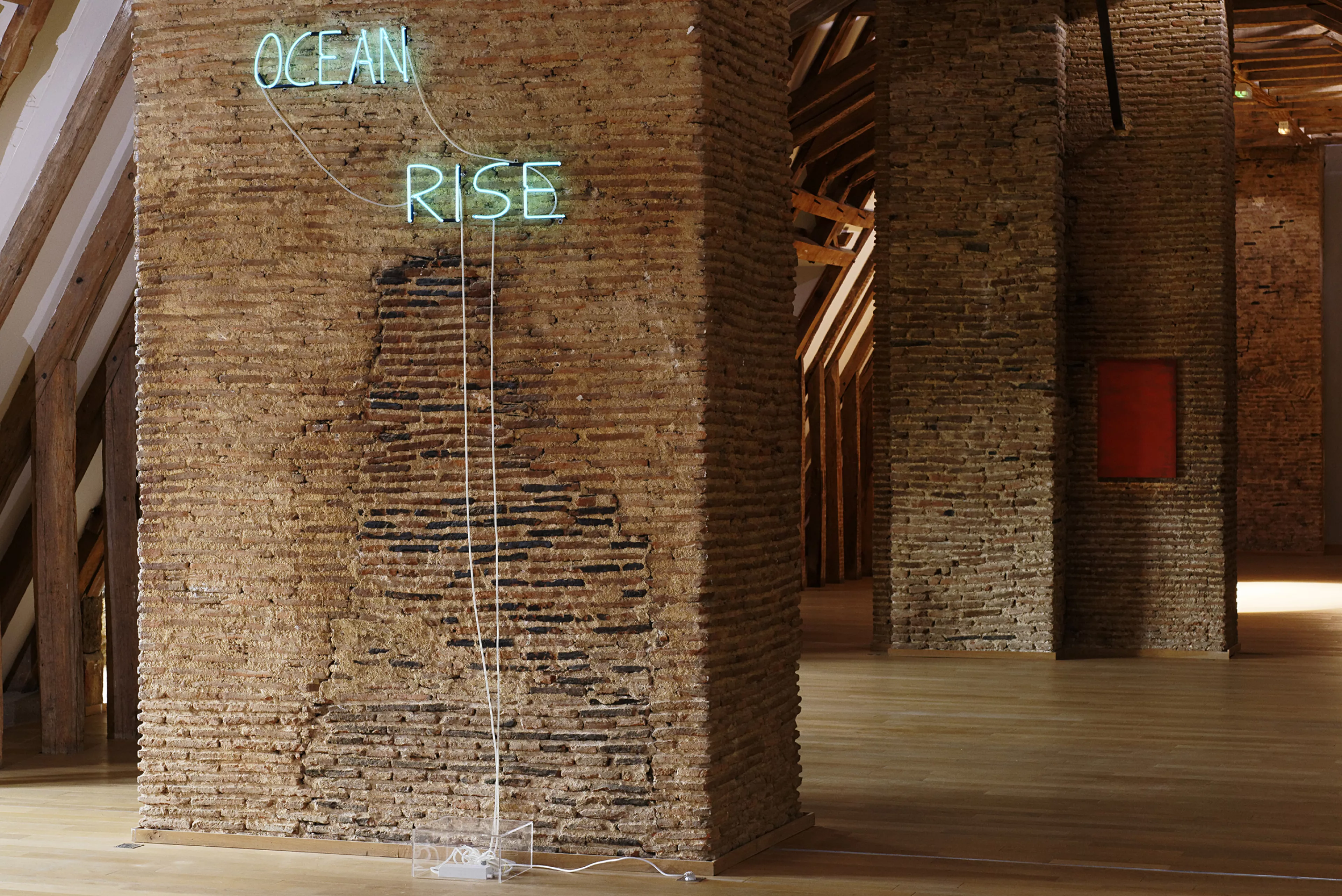 Vue de l'exposition Eroded Landscape : accrochage de la collection