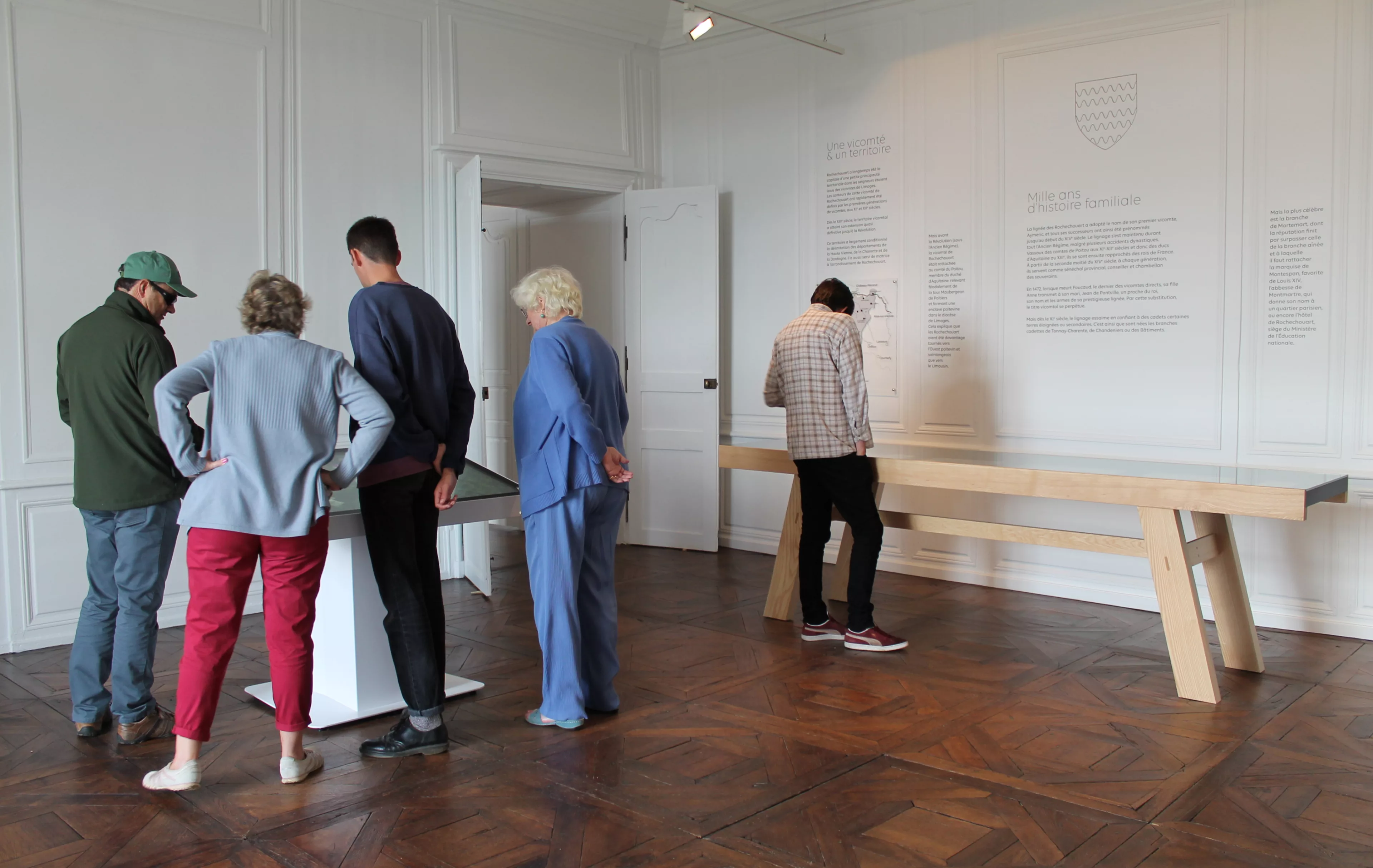 Groupe de visiteurs au Château de Rochechouart