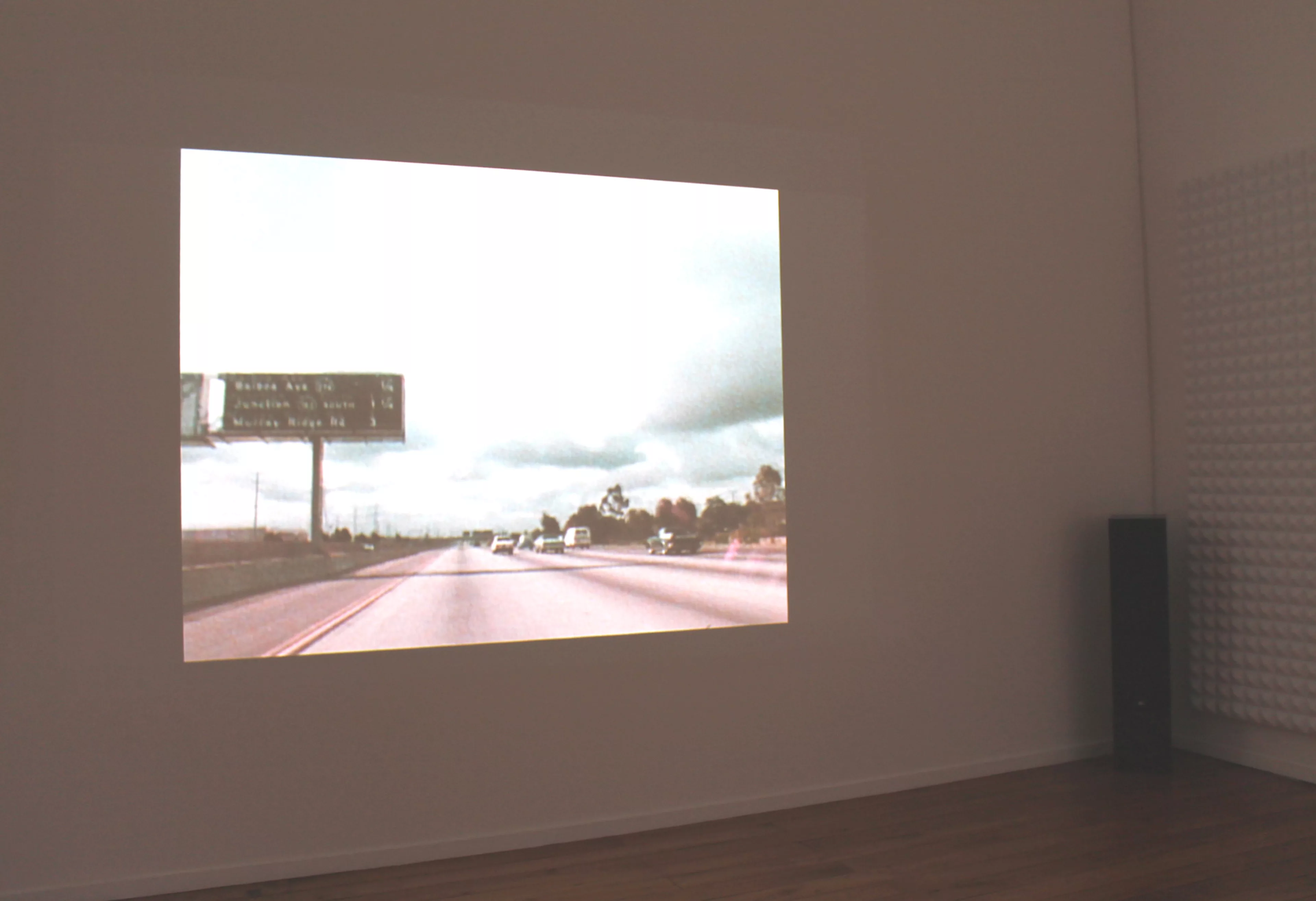 Vue de l'exposition Spaces to see