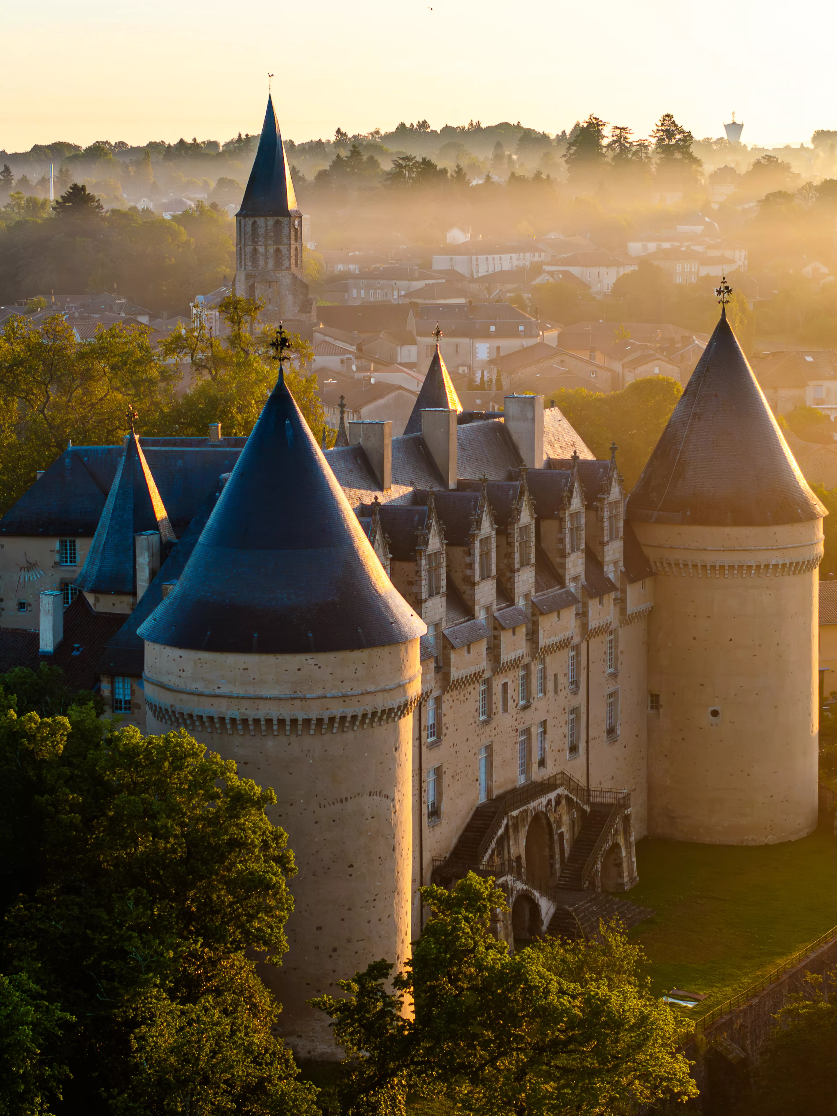 Vue extérieure du château de Rochechouart