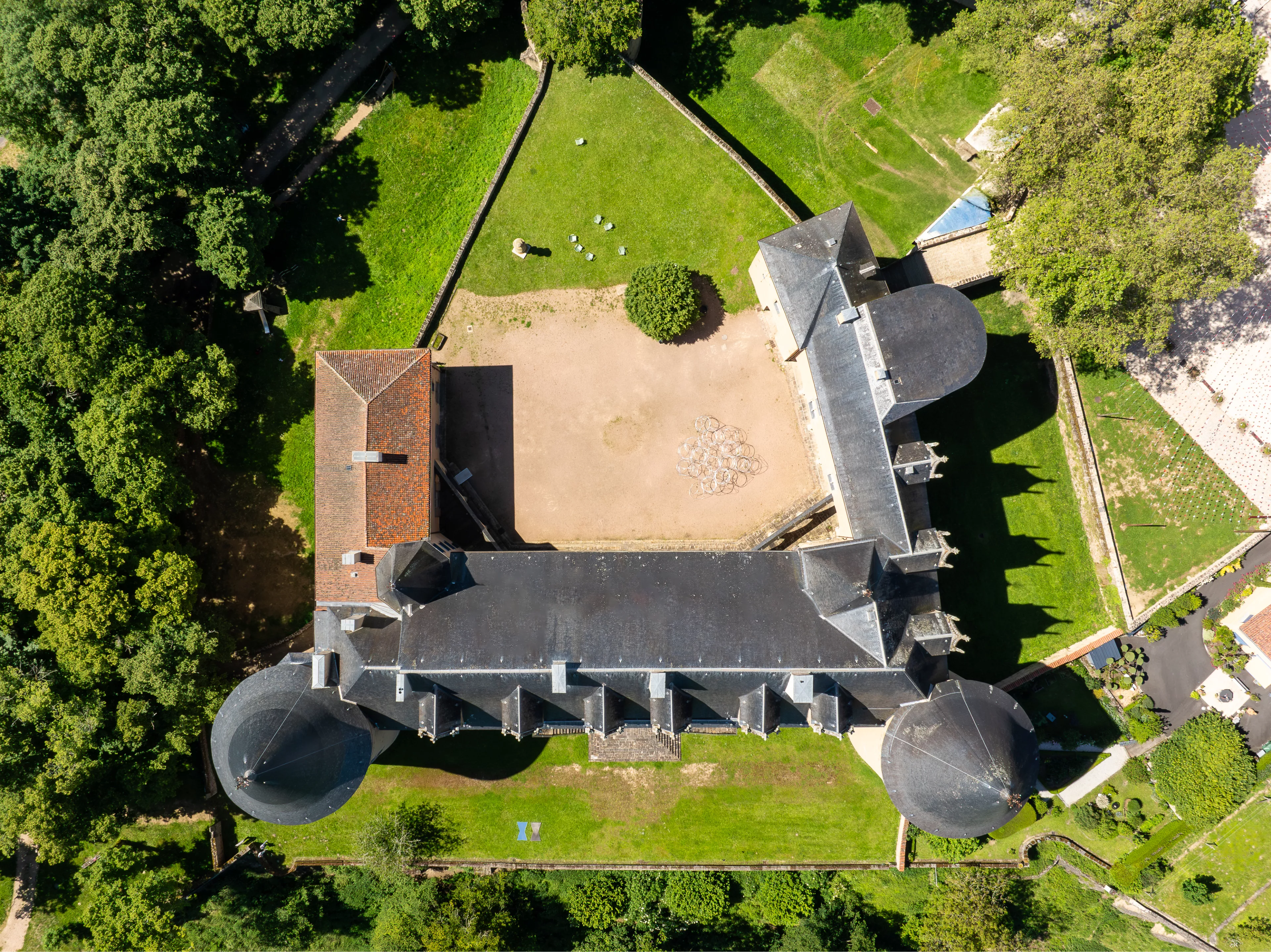 Vue extérieure du château de Rochechouart