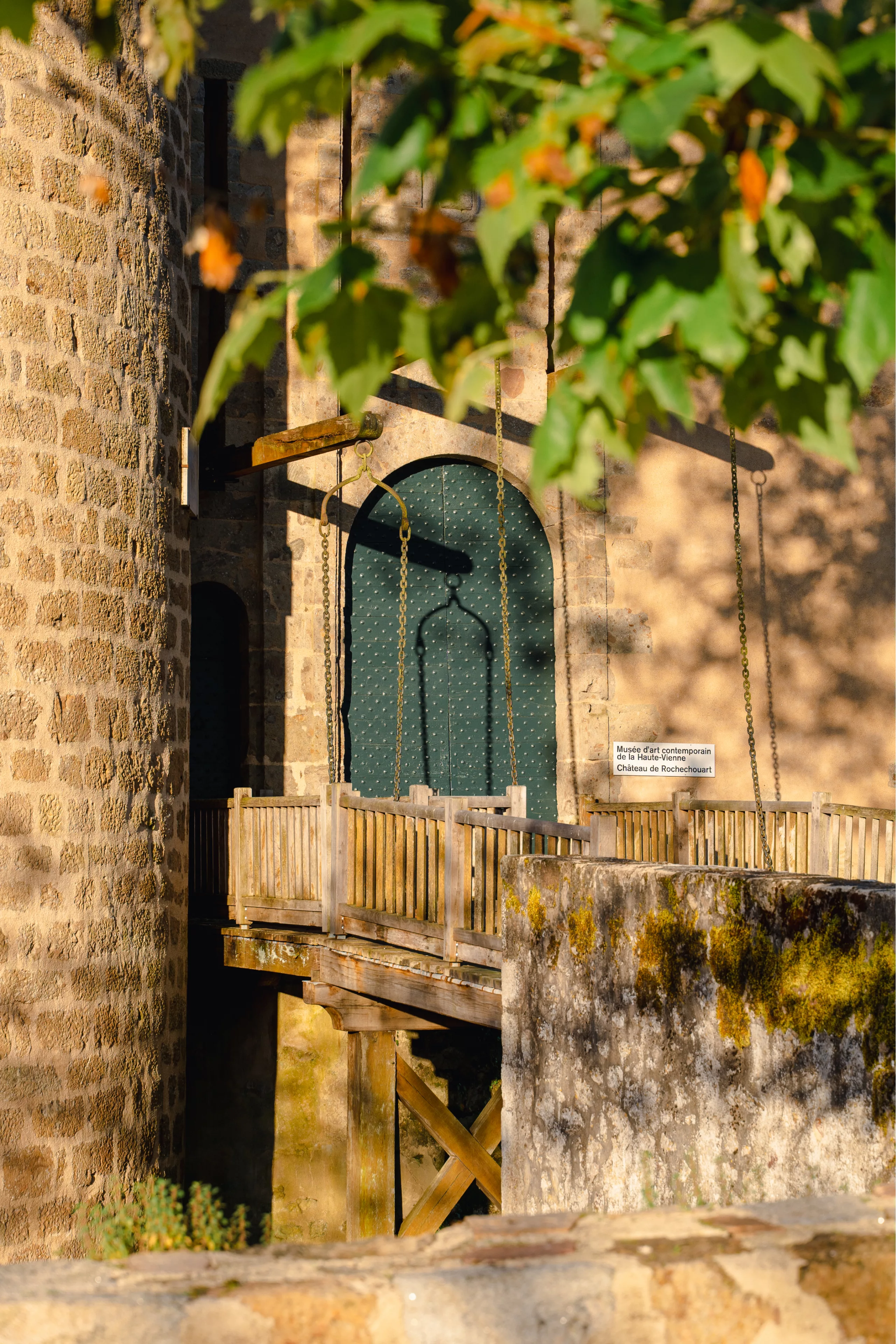Vue extérieure du château de Rochechouart