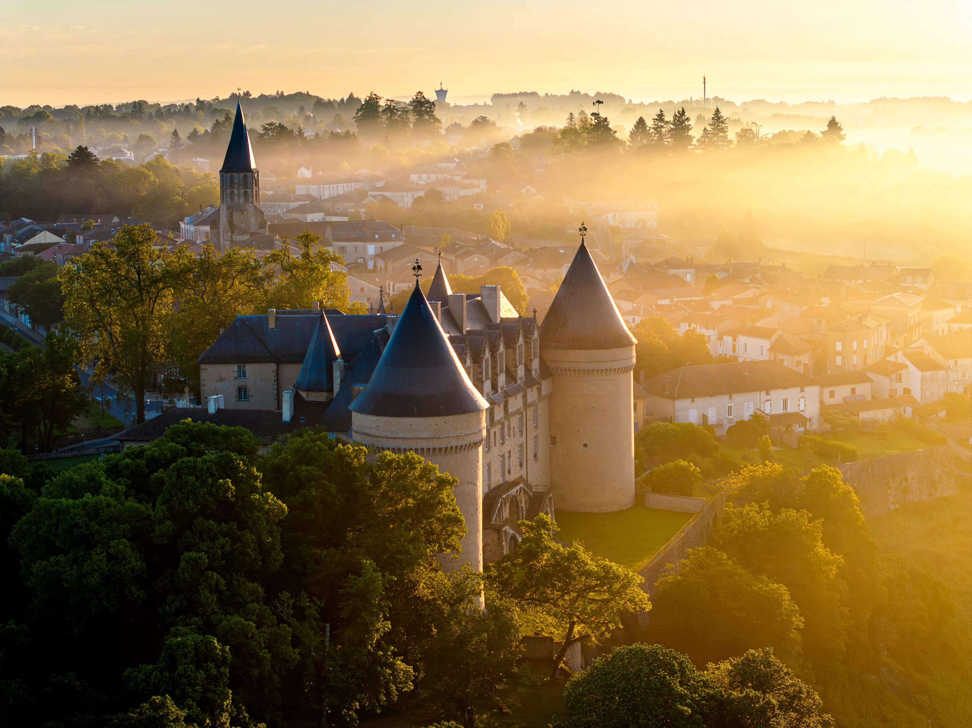 Vue extérieure du château de Rochechouart